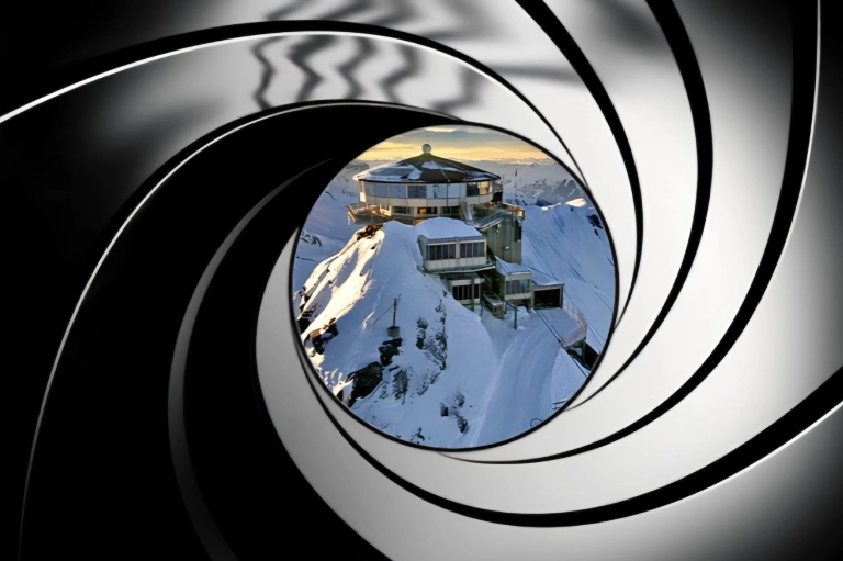 Udsigt fra Schilthorn i Schweiz med sneklædte alpetoppe.